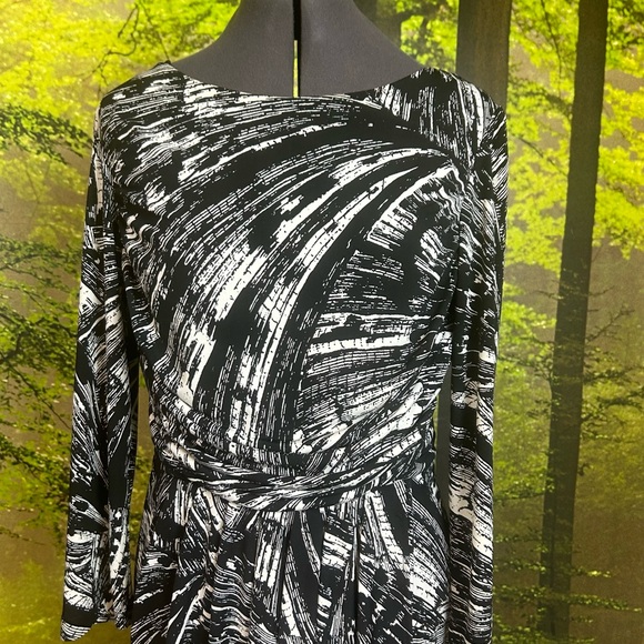 Boat Neck Waist Detail Dress - Picture 3 of 7